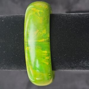 Vintage Bakelite Green/yellow Bangle